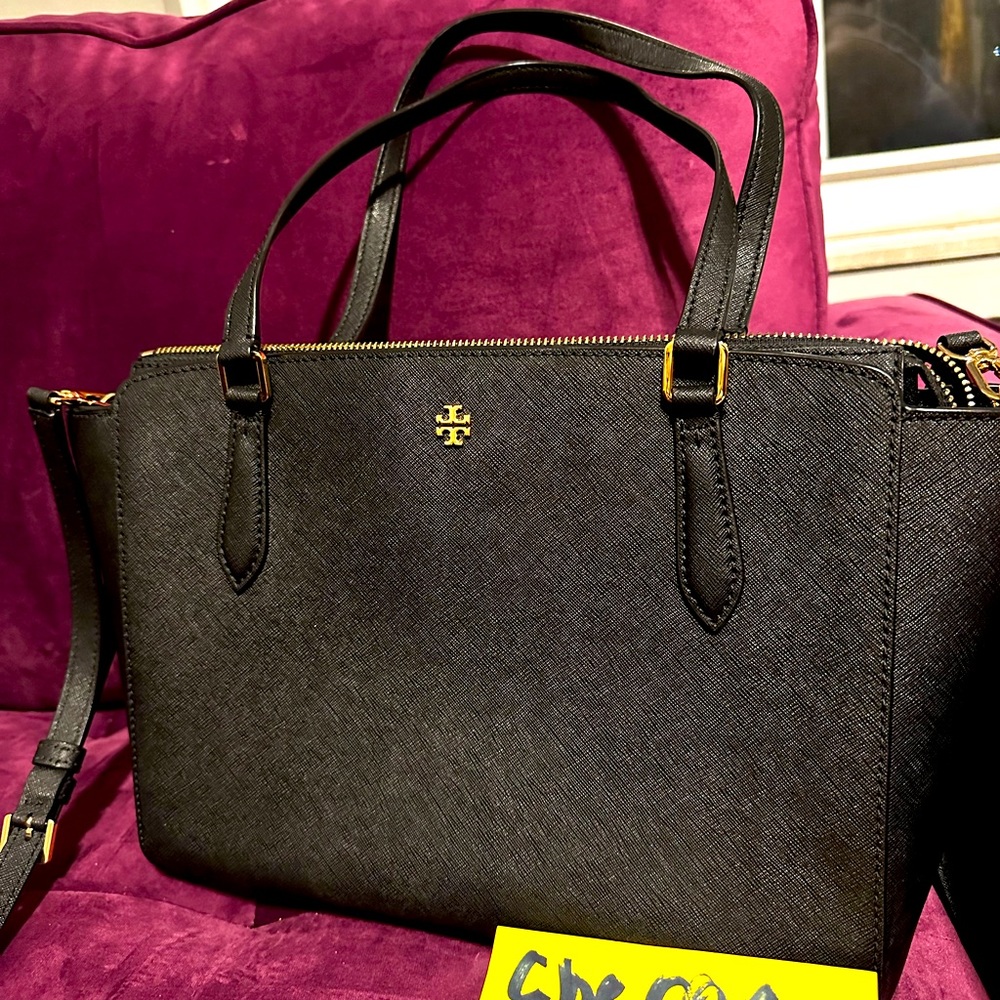 👜✨ **Tory Burch Emerson Crossbody - New & Chic! 💫✨**